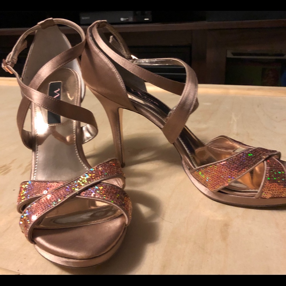 Nina Gold Tone Sequins Criss Cross Pump